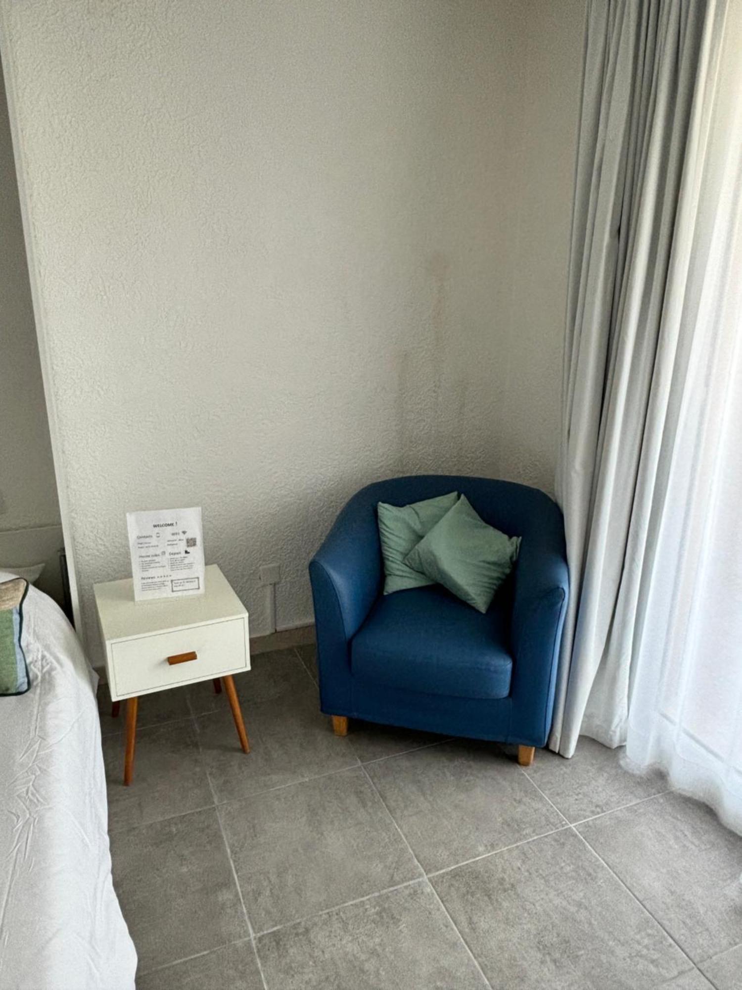Studio Spacieux Avec Patio En Centre Ville Cavalaire-sur-Mer Bagian luar foto